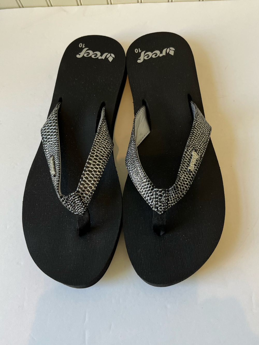 REEF STARGAZER FLIP FLOPS | BLACK & SILVER | SIZE: 10 | EUC - Picture 2 of 6